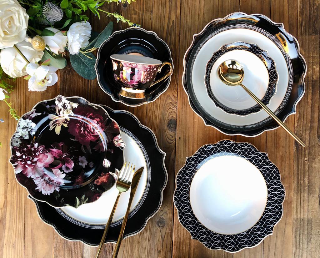 Service de table en porcelaine  25 pièces noir avec motif fleurs bordeaux