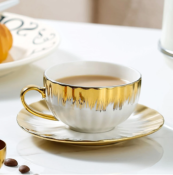 Service de tasses à café 12 pièces en porcelaine motifs dorée 