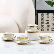Service de tasses à café 12 pièces en porcelaine motifs dorée 