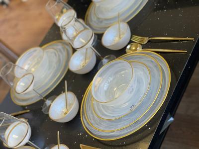 Service de table en porcelaine  24 pièces doré effet transparent